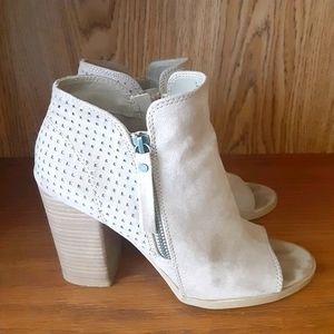 Universal Thread open toe heeled ankle boo…